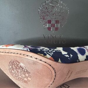 Vince Camuto pump beautiful great condition